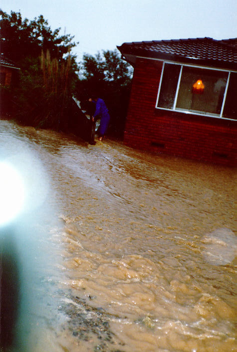 contributions received : Prospect, NSW<BR>Photo by Peter Brien   1 November 1987