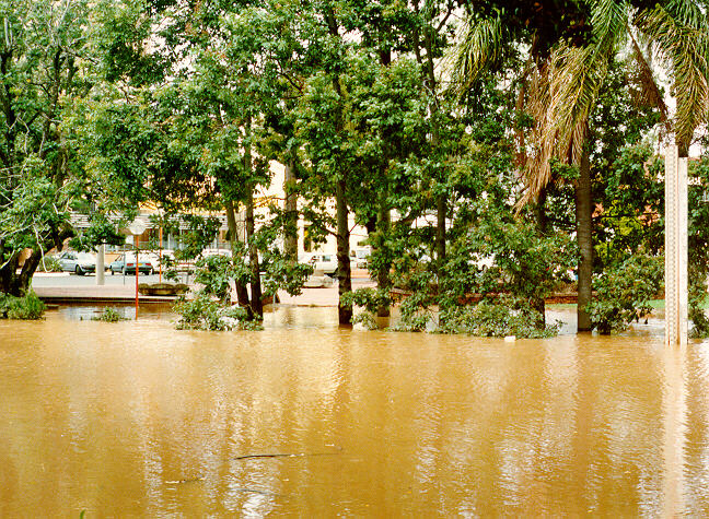 flashflooding flood_pictures : Lismore, NSW   27 April 1989