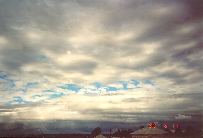 altocumulus altocumulus_cloud : Schofields, NSW   17 June 1990