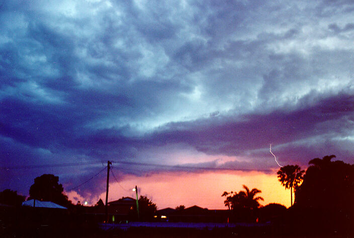 cumulonimbus thunderstorm_base : Ballina, NSW   23 December 1990