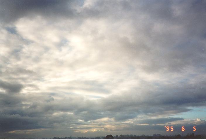 stratocumulus stratocumulus_cloud : Schofields, NSW   5 June 1995