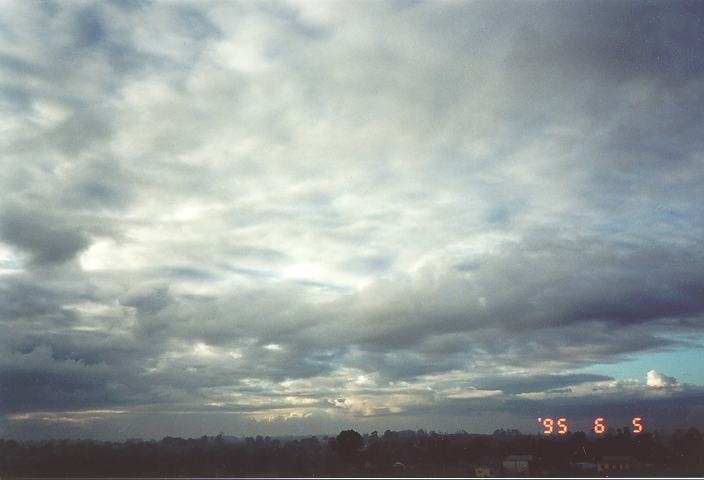 stratocumulus stratocumulus_cloud : Schofields, NSW   5 June 1995