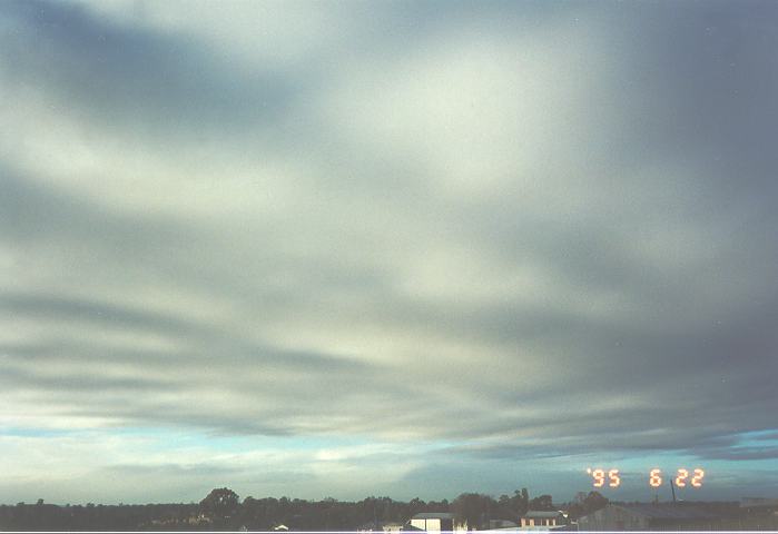 stratocumulus lenticularis : Schofields, NSW   22 June 1995