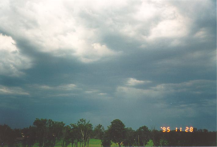 cumulonimbus thunderstorm_base : Schofields, NSW   28 November 1995