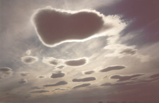 altocumulus lenticularis : near Alice Springs   1 October 1996