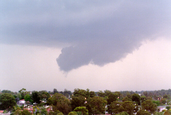 wallcloud thunderstorm_wall_cloud : Rooty Hill, NSW   10 November 1997