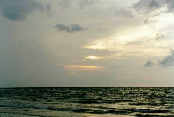 cirrostratus cirrostratus_cloud : Darwin, NT   3 December 1997