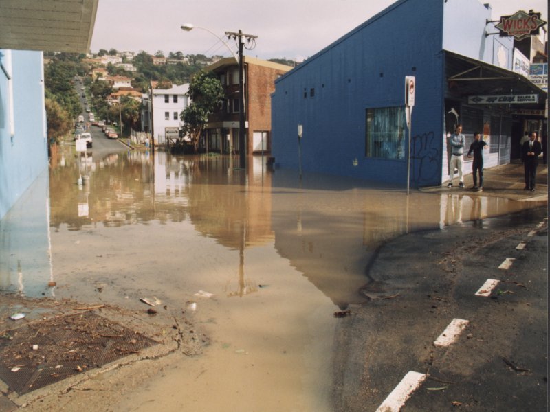 contributions received : Collaroy, NSW<BR>Photo by Paul Davids   1 August 1998