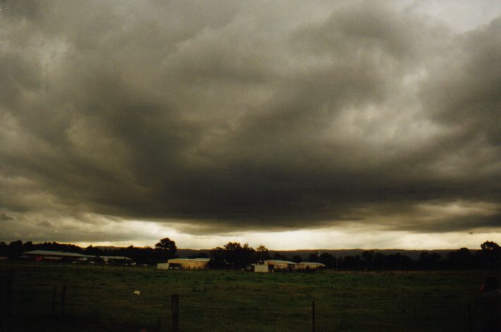 stratocumulus stratocumulus_cloud : North Richmond, NSW   24 November 1998