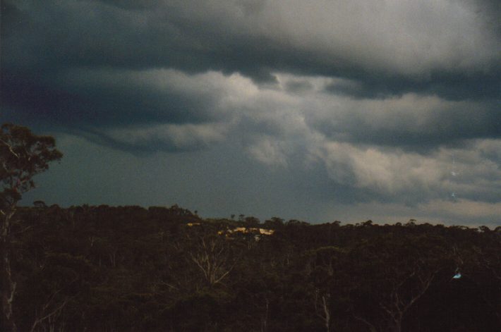 cumulonimbus thunderstorm_base : Lithgow, NSW   13 December 1998
