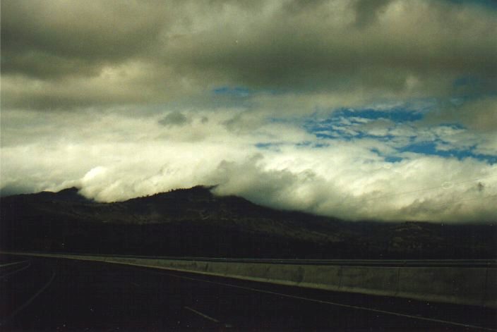 stratocumulus stratocumulus_cloud : N of Murrurundi, NSW   31 January 1999