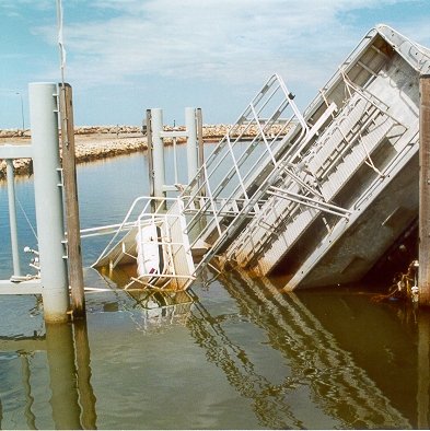 contributions received : Cyclone Vance: Exmouth, WA<BR>Photo by State Emergency Service   1 March 1999