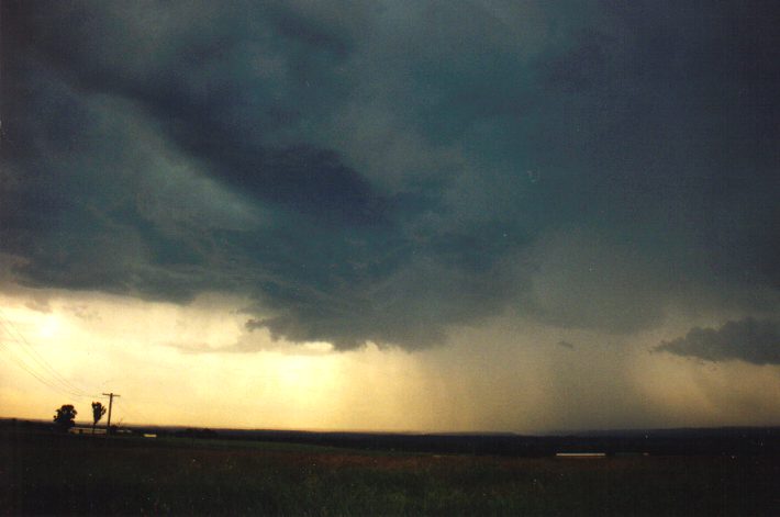 cumulonimbus thunderstorm_base : Luddenham, NSW   13 March 1999