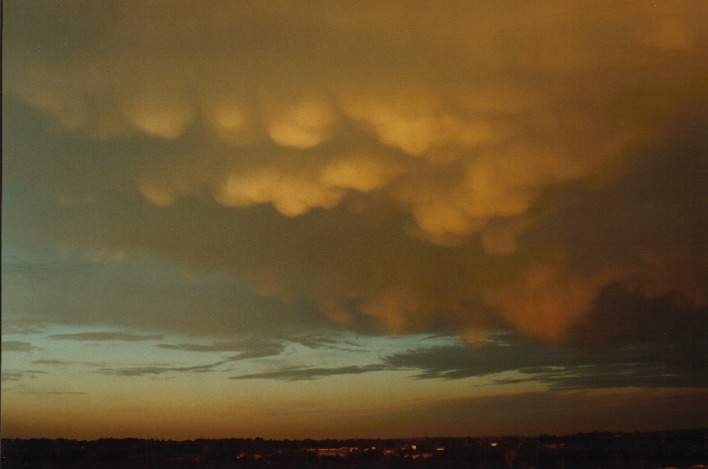 altocumulus altocumulus_cloud : Schofields, NSW   22 September 1999