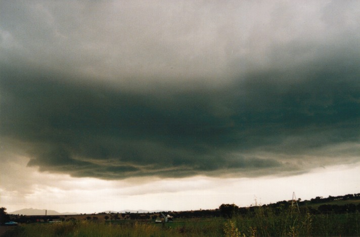 cumulonimbus thunderstorm_base : Tamworth, NSW   26 September 1999