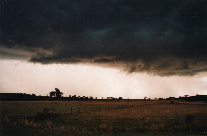 cumulonimbus thunderstorm_base : Tamworth, NSW   26 September 1999