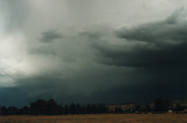 cumulonimbus thunderstorm_base : Glencoe, NSW   17 January 2000