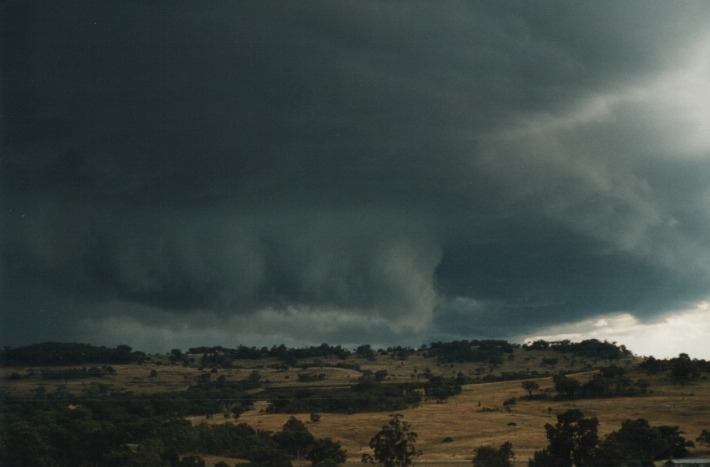 cumulonimbus thunderstorm_base : 30km W of Glen Innes, NSW   17 January 2000