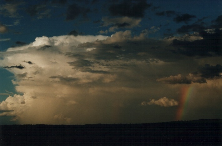 rainbow rainbow_pictures : 10km E of Inverell, NSW   17 January 2000