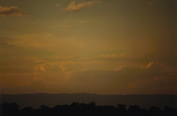 thunderstorm cumulonimbus_calvus : Rooty Hill, NSW   3 April 2000