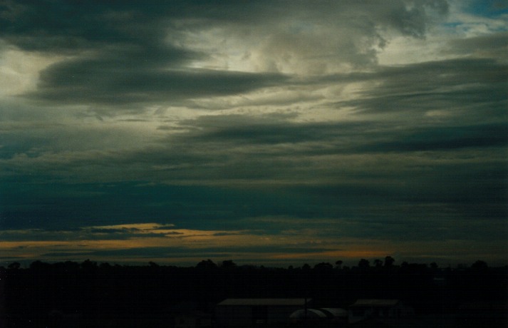 stratocumulus lenticularis : Schofields, NSW   5 May 2000