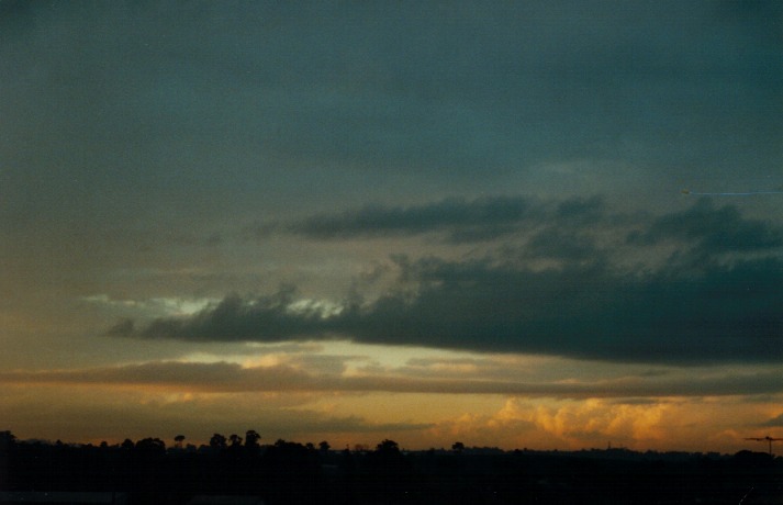 stratocumulus lenticularis : Schofields, NSW   10 May 2000