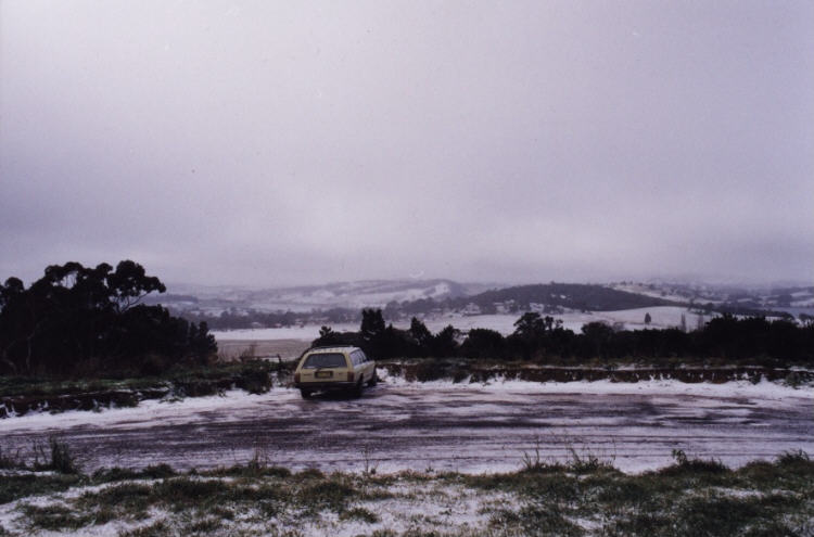 contributions received : Oberon, NSW<BR>Photo by Jeff Brislane   28 May 2000