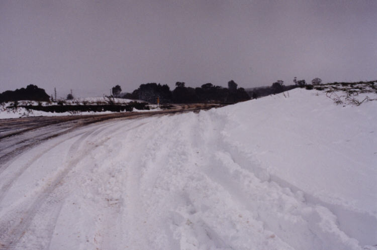 contributions received : Oberon, NSW<BR>Photo by Jeff Brislane   29 May 2000