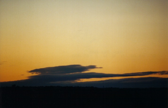 stratocumulus lenticularis : Schofields, NSW   1 June 2000