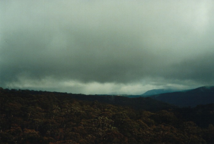 stratocumulus stratocumulus_cloud : Lithgow, NSW   29 June 2000