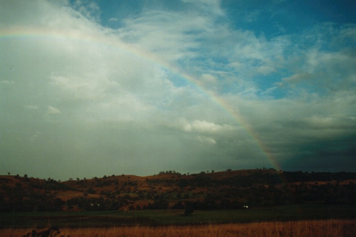 rainbow rainbow_pictures : Willow Tree, NSW   10 July 2000