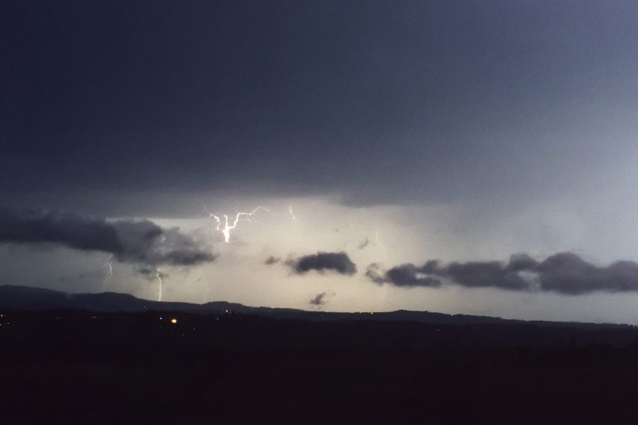 lightning lightning_bolts : McLeans Ridges, NSW   26 October 2000