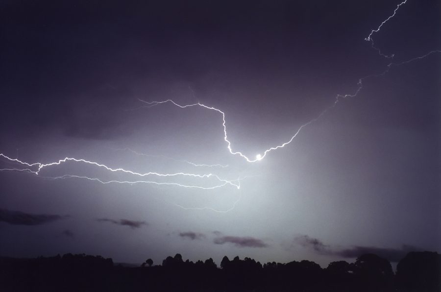 lightning lightning_bolts : McLeans Ridges, NSW   26 October 2000