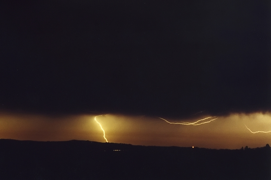 lightning lightning_bolts : McLeans Ridges, NSW   26 October 2000