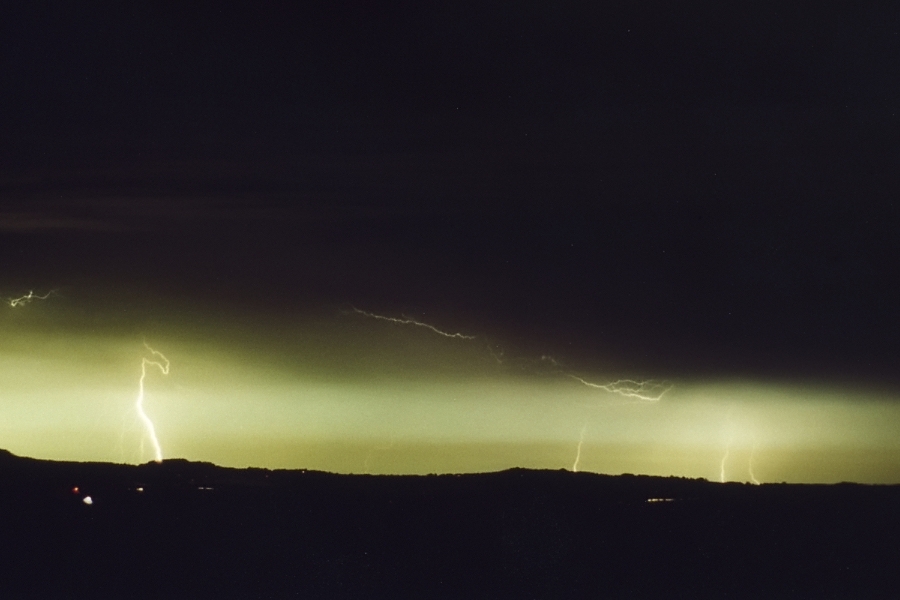 lightning lightning_bolts : McLeans Ridges, NSW   26 October 2000