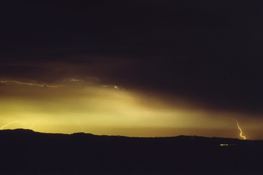 lightning lightning_bolts : McLeans Ridges, NSW   26 October 2000