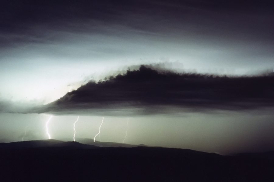 lightning lightning_bolts : McLeans Ridges, NSW   27 October 2000