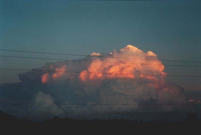 thunderstorm cumulonimbus_incus : N of Taree, NSW   5 November 2000