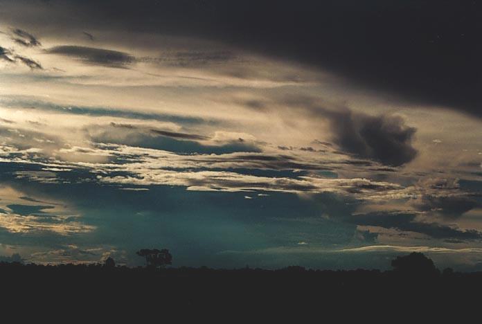 thunderstorm cumulonimbus_incus : 100km N of Bourke, NSW   19 November 2000