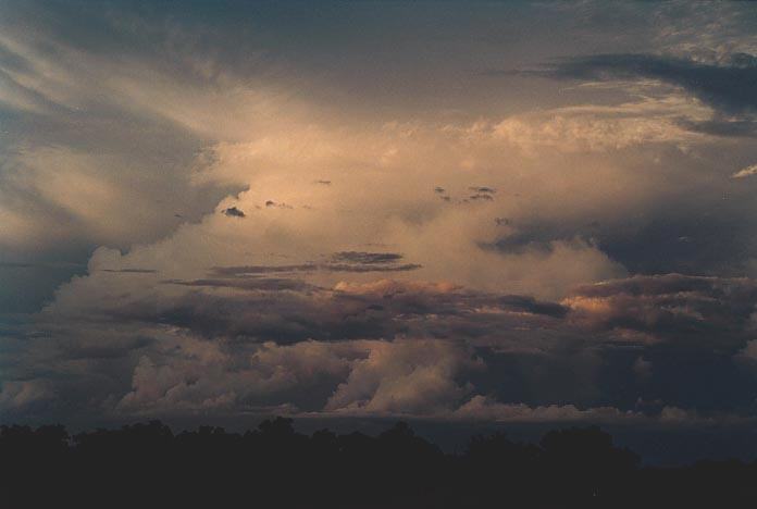 thunderstorm cumulonimbus_incus : 10km S of Cunumulla, Qld   19 November 2000