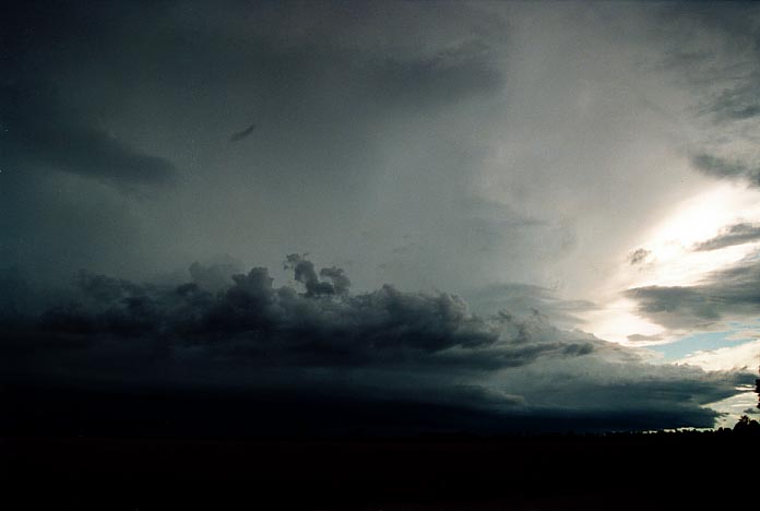 cumulonimbus supercell_thunderstorm : W of Chinchilla, Qld   20 November 2000