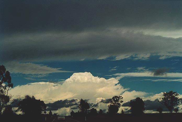 thunderstorm cumulonimbus_incus : 55km N of Miles, Qld   21 November 2000
