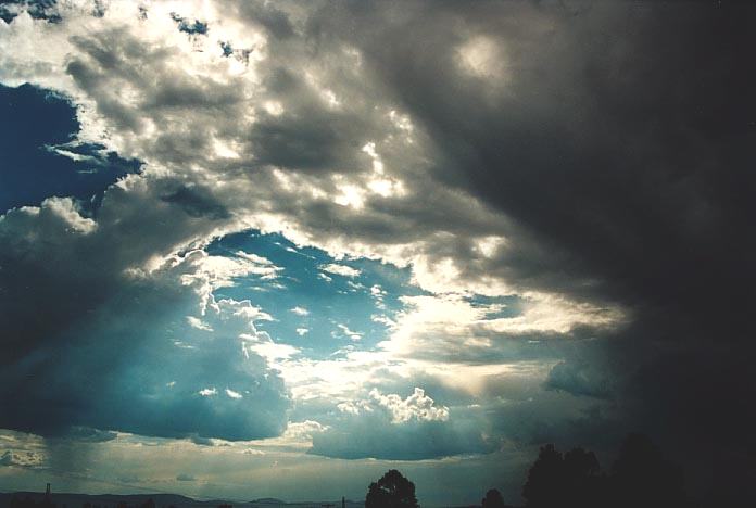 thunderstorm cumulonimbus_incus : NW of Singleton, NSW   30 November 2000