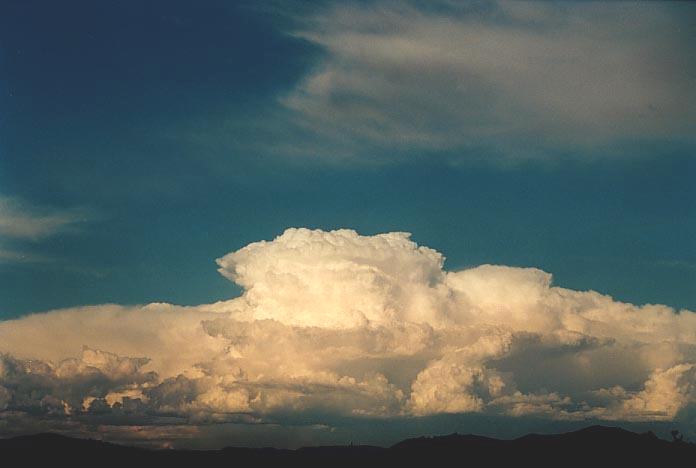 thunderstorm cumulonimbus_incus : NW of Singleton, NSW   30 November 2000