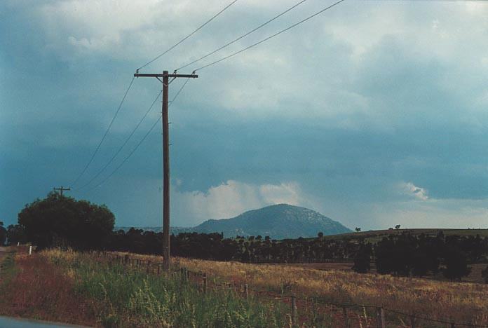 wallcloud thunderstorm_wall_cloud : N of Jerrys Plains, NSW   6 December 2000