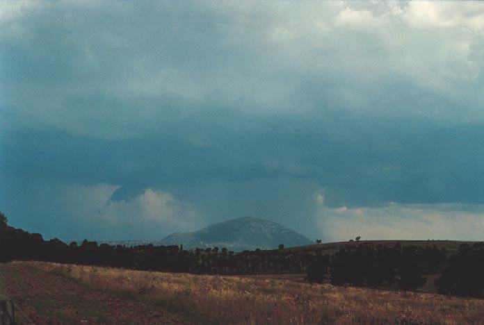 wallcloud thunderstorm_wall_cloud : N of Jerrys Plains, NSW   6 December 2000