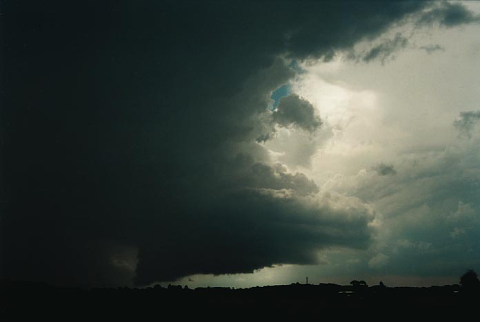 wallcloud thunderstorm_wall_cloud : E of Oberon, NSW   7 January 2001