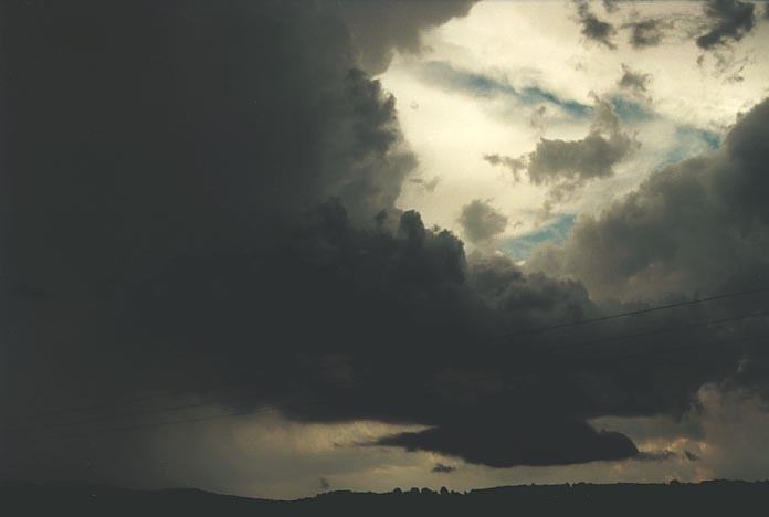 wallcloud thunderstorm_wall_cloud : S of Oberon, NSW   7 January 2001