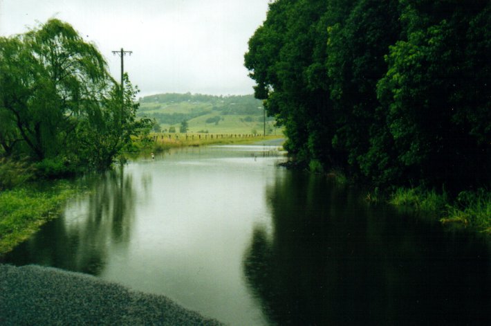 flashflooding flood_pictures : Eltham, NSW   10 March 2001