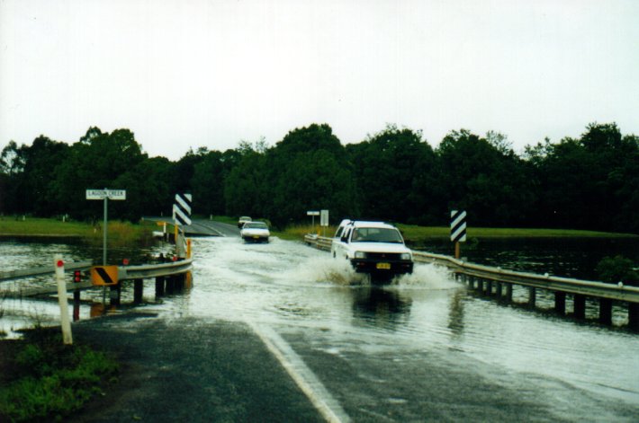 flashflooding flood_pictures : Eltham, NSW   10 March 2001